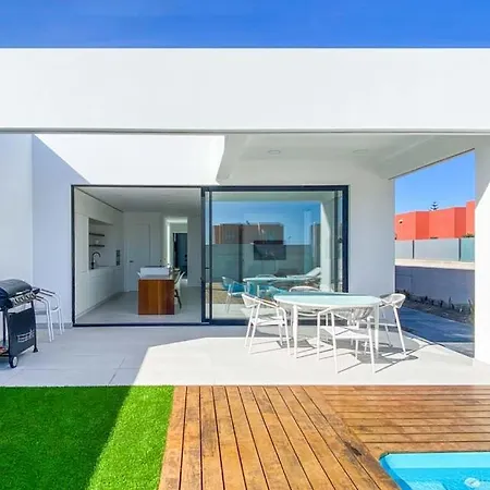 Lea Luxury Golf House בית נופש *